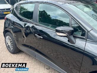 Renault Clio 1.2 16V Navigatie Airco Elektrische ramen picture 5