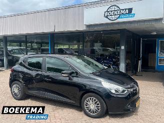 Schadeauto Renault Clio 1.2 16V Navigatie Airco Elektrische ramen 2013/4