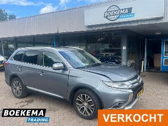 Vaurioauto  passenger cars Mitsubishi Outlander 2.0 Instyle Automaat Open Dak Navi Stoelverwarming 2016/1