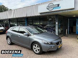 Vaurioauto  passenger cars Volvo V-40 2.0 T2 Nordic Navigatie Cruise Climate PDC 2018/3