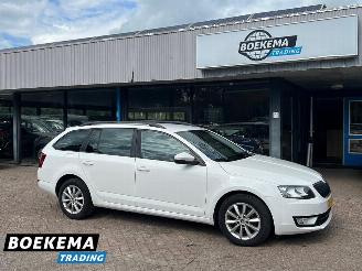 krockskadad bil auto Skoda Octavia Combi 1.2 TSI Businessline Automaat Navi Cruise Clima 2016/2