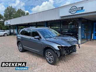 Vaurioauto  passenger cars Volkswagen Tiguan 1.4 TSI 150PK ACT DSG Navi Clima ACC Stoelverw. Comfortline Business R 2017/4