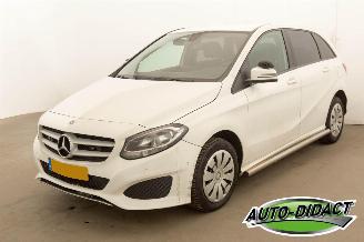 damaged passenger cars Mercedes B-klasse 220D MOTOR KAPOT Ambition 2019/6