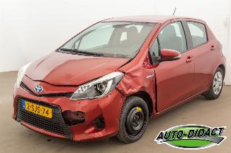 krockskadad bil auto Toyota Yaris 1.5 Full Hybrid 89.456 km Aspiration 2013/10