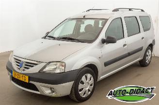 uszkodzony samochody osobowe Dacia Logan 1.6-16V Lauréate 7p. 2008/1
