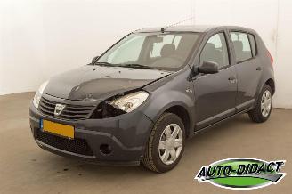 Vaurioauto  passenger cars Dacia Sandero 1.2 Ambiance 2009/8