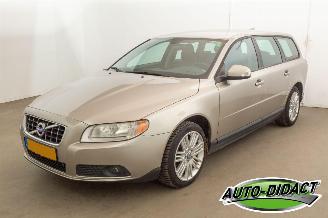 damaged passenger cars Volvo V-70 2.0D 2010/4