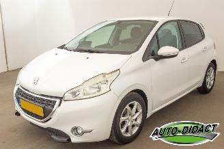 Unfallwagen Peugeot 208 1.2 e-VTi Automaat Blue Lease 2013/11