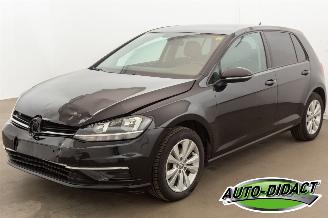 krockskadad bil auto Volkswagen Golf 1.0 TSI Clima Navi Camera 2018/1