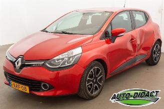 krockskadad bil auto Renault Clio 0.9 TCe Airco Navi Expression 2013/6