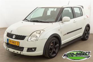 Vaurioauto  passenger cars Suzuki Swift 1.3 Airco Camera Shogun 2009/2