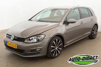 Schadeauto Volkswagen Golf 1.0 TSI Automaat Clima Navi Camera Connected Series 2017/1