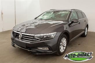 Schadeauto Volkswagen Passat 1.6 TDI Automaat Clima Navi Camera 2019/11