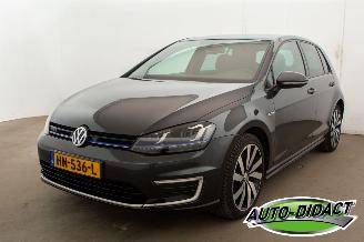 krockskadad bil auto Volkswagen Golf 1.4 TSI GTE Automaat Clima Navi 2015/12