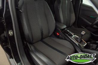 Peugeot 208 1.2 PureTech GT Digi Dash Clima Navi Camera picture 23