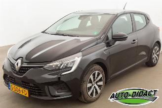 krockskadad bil auto Renault Clio 1.6 E-Tech Hybrid 59.938 km Clima 145 Equilibre 2022/12
