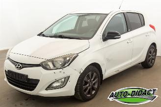 Vaurioauto  passenger cars Hyundai I-20 1.3 Airco 2015/4