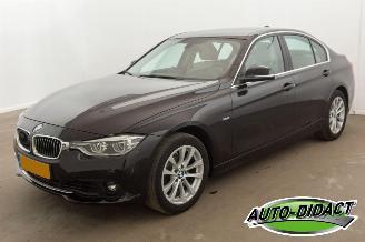 Vaurioauto  passenger cars BMW 3-serie 318i Automaat KOPPAKKING DEFECT Navi Clima Leder Corporate Lease High Executive 2018/2