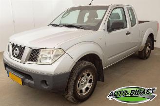 krockskadad bil bedrijf Nissan Navara 2.5 dCi XE King Cab 2007/11