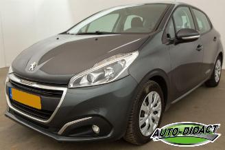 uszkodzony samochody osobowe Peugeot 208 1.2 PureTech 90.306 km NAP Airco Navi Blue Lion 2017/3