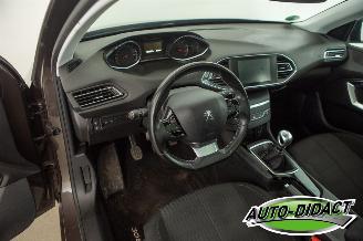 Peugeot 308 SW 1.6 HDI Allure Pano Camera navi picture 25