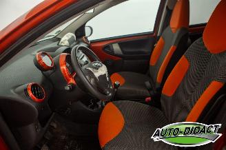 Toyota Aygo 1.0 VVT-i Airco 117.759 km NAP Dynamic Orange picture 20