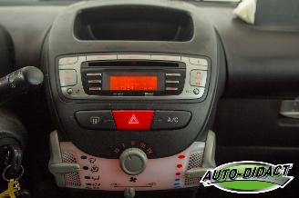 Toyota Aygo 1.0 VVT-i Airco 117.759 km NAP Dynamic Orange picture 8