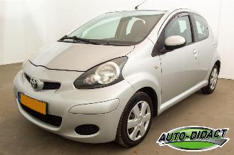 krockskadad bil auto Toyota Aygo 1.0-12V Airco Comfort Navigator 2011/4