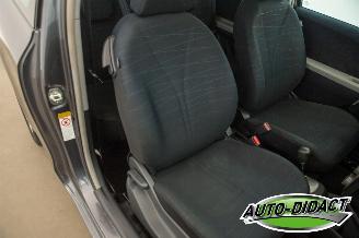 Toyota Yaris 1.3 VVTi Automaat Airco Sol MMT picture 17