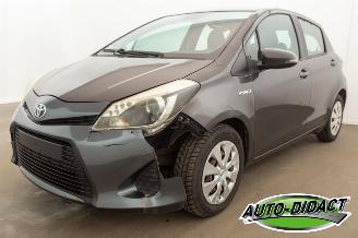 Unfallwagen Toyota Yaris 1.5 Hybride Automaat Navi Camera Clima Comfort 2013/4