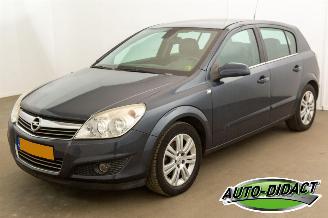 Schadeauto Opel Astra 1.6 Cosmo Navi Stoelverwarming Leder 2009/9