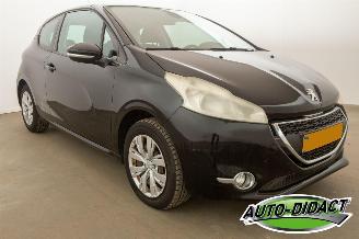 Peugeot 208 1.2 VTi Clima Navi Envy picture 2