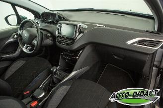 Peugeot 2008 1.2 Clima Navi 79.211 km Access picture 19