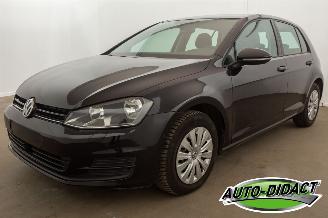 krockskadad bil auto Volkswagen Golf 1.6 TDI Clima Navi Trendline 2015/7