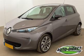 Vaurioauto  passenger cars Renault Zoé 41kWh Koopaccu Automaat Navi Camera Clima 2017/2
