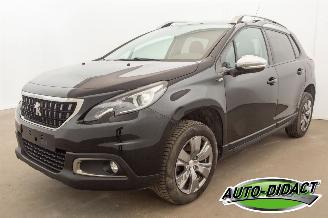 Schadeauto Peugeot 2008 1.2 Access Clima Navi 2017/9