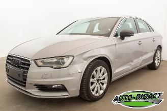 Schadeauto Audi A3 1.6 TDI Clima Navi Attraction 2015/1