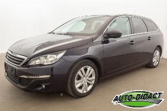Unfallwagen Peugeot 308 1.6 Active Clima Navi Camera Pano 2015/9