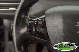 Peugeot 308 1.6 Active Clima Navi Camera Pano picture 14