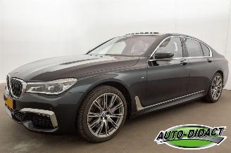 Schadeauto BMW 7-serie 740d xDrive Automaat Navi Camera Elek Dak Leder High Executive 2019/2