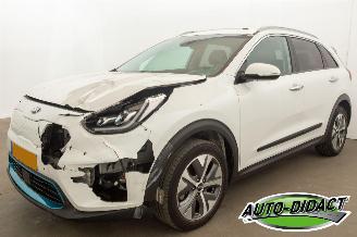 damaged passenger cars Kia e-Niro 64 kWh 87.608 km NAP Navi Clima Camera Leder ExecutiveLine 2021/7
