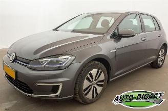 damaged passenger cars Volkswagen e-Golf 36 kWh Navi Camera Clima 2019/1
