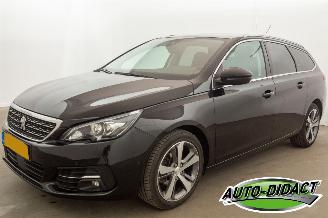 Schadeauto Peugeot 308 SW 1.2 PureTech Automaat Pano Camera Clima Blue Lease Premium 2019/11