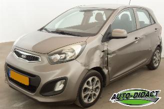 Schadeauto Kia Picanto 1.0 CVVT Airco Navi ISG Comfort Pack 2013/5