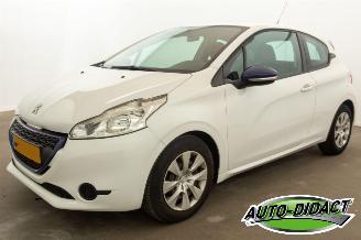 Unfallwagen Peugeot 208 1.0 VTi Airco 113.669 km NAP LIKE 2014/10