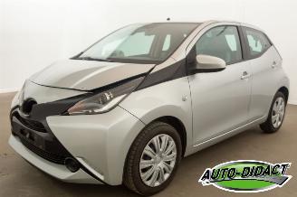skadebil auto Toyota Aygo 1.0 X-Play Airco Camera 2017/3