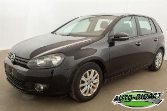 Coche accidentado Volkswagen Golf 1.6 TDI 77kW Clima 2012/10