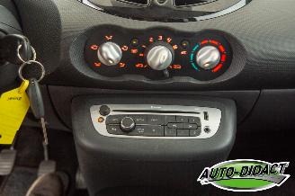 Renault Twingo 1.2 16v Dynamicque Airco picture 15