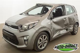 krockskadad bil auto Kia Picanto 1.0 49kW Automaat 12.435 km Navi Camera Airco 2024/3