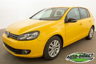 uszkodzony samochody osobowe Volkswagen Golf 1.6 TDI Automaat Navi Clima 2011/11